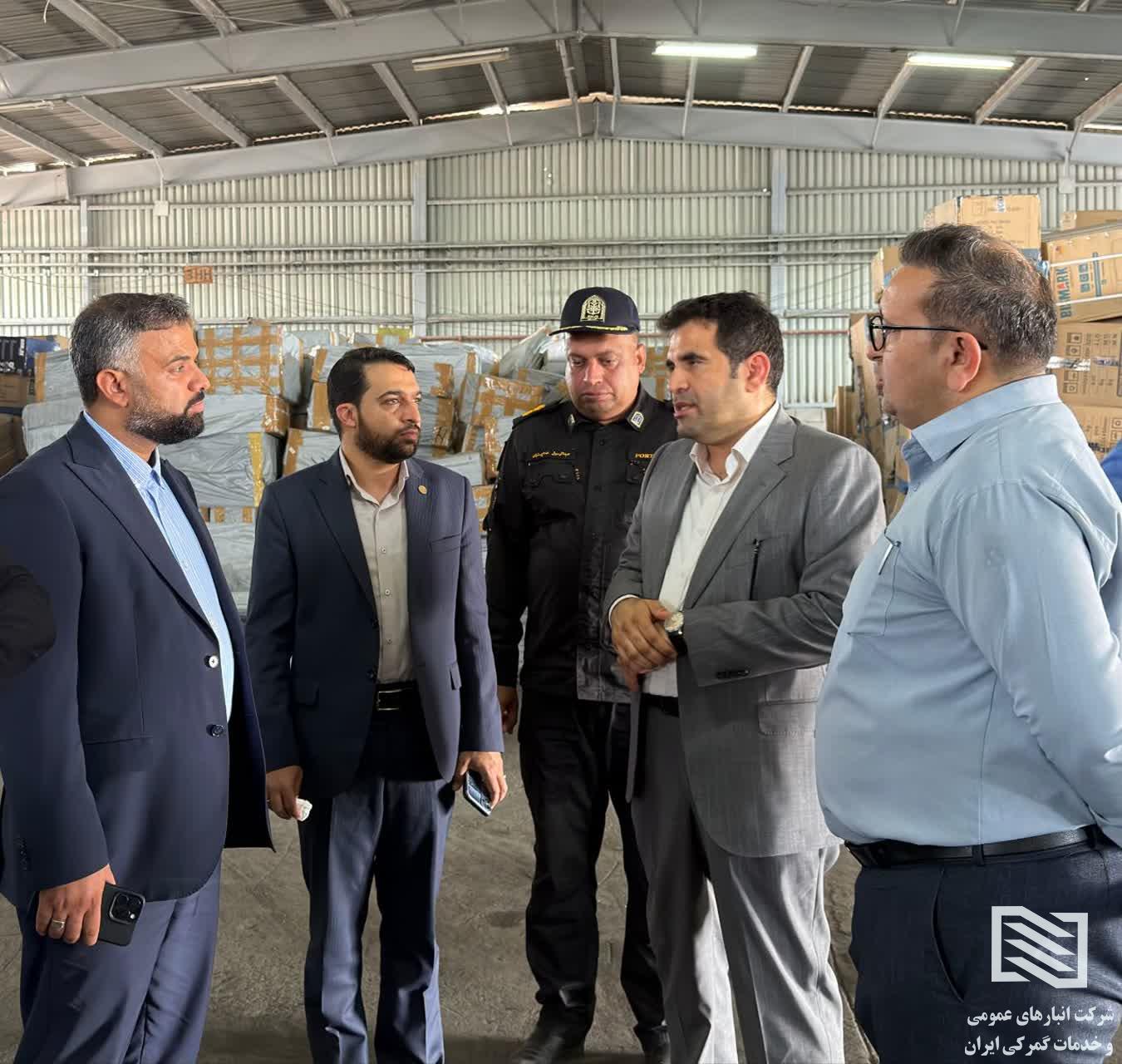 بازدید مقامات قضایی شهرستان بندرلنگه از شرکت انبارهای عمومی و خدمات گمرکی آتیه قشم 1